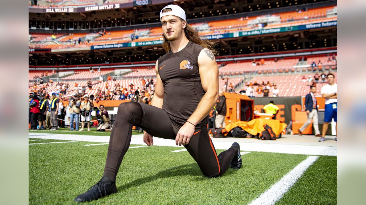 Cleveland Browns punter Jamie Gillan warms up before an NFL football game  against the Tennessee Titans, Sunday, Sept. 8, 2019, in Cleveland. (AP  Photo/David Richard Stock Photo - Alamy