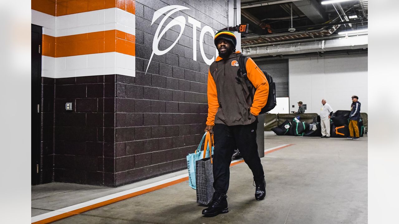 Photos: Week 12 - Buccaneers at Browns Arrivals