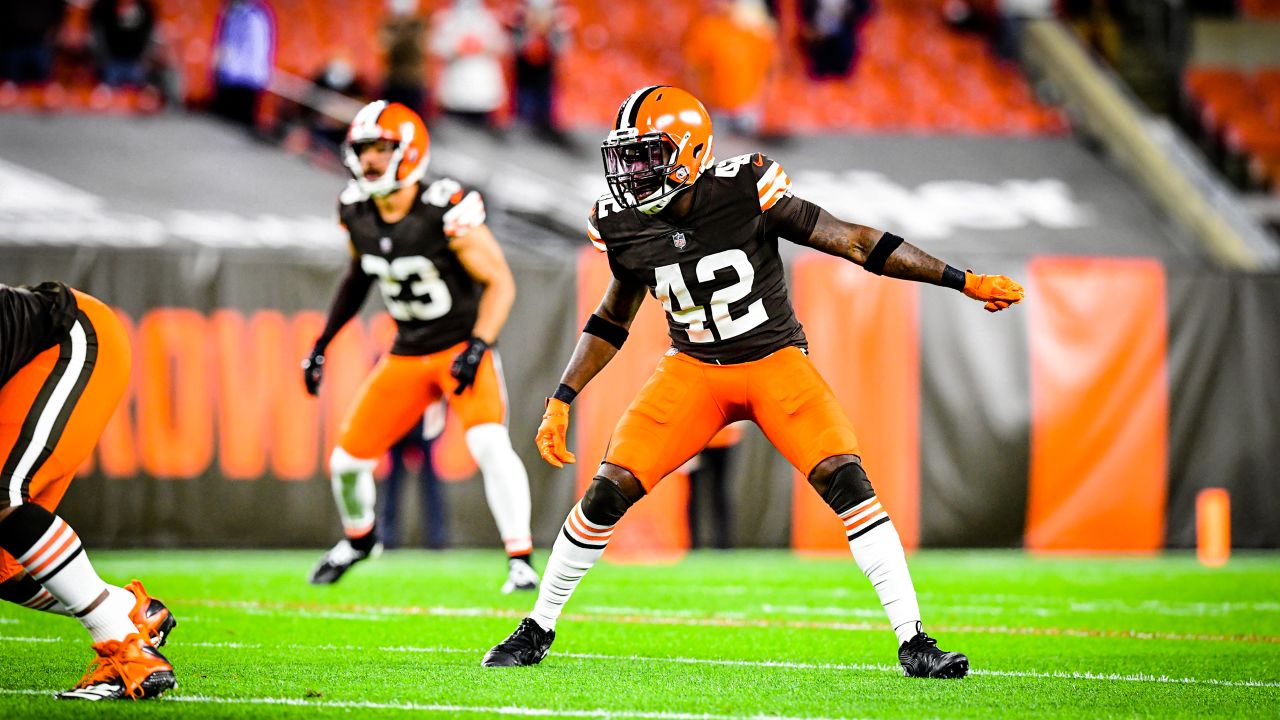 By the Numbers: Nick Chubb moves into tie for 2nd in team history with  another 100-yard game