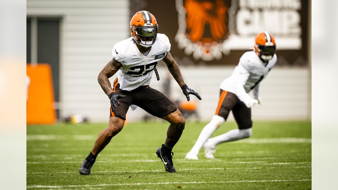 Cleveland Browns' Devaroe Lawrence runs through a drill during an NFL  football organized team activity session at the team's training facility  Wednesday, May 15, 2019, in Berea, Ohio. (AP Photo/Ron Schwane Stock