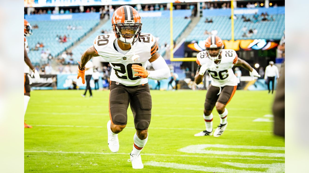 Updated) Browns Greg Newsome Named Maurice Bassett Award Winner; Will Start  Sunday vs. Chiefs