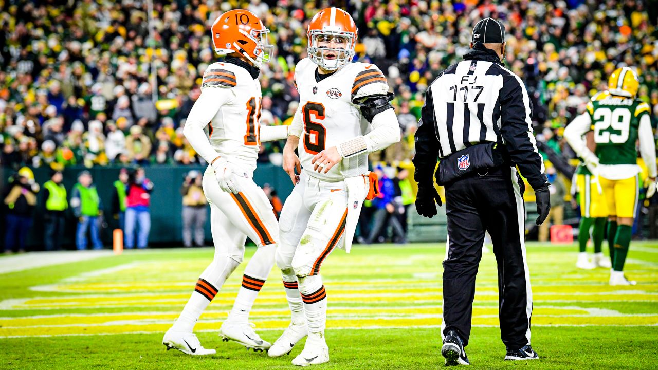 November 14, 2021: Cleveland Browns quarterback Baker Mayfield (6) passes  the ball during the NFL football game between the Cleveland Browns and the  New England Patriots at Gillette Stadium, in Foxborough, Massachusetts. The  Patriots defeat the