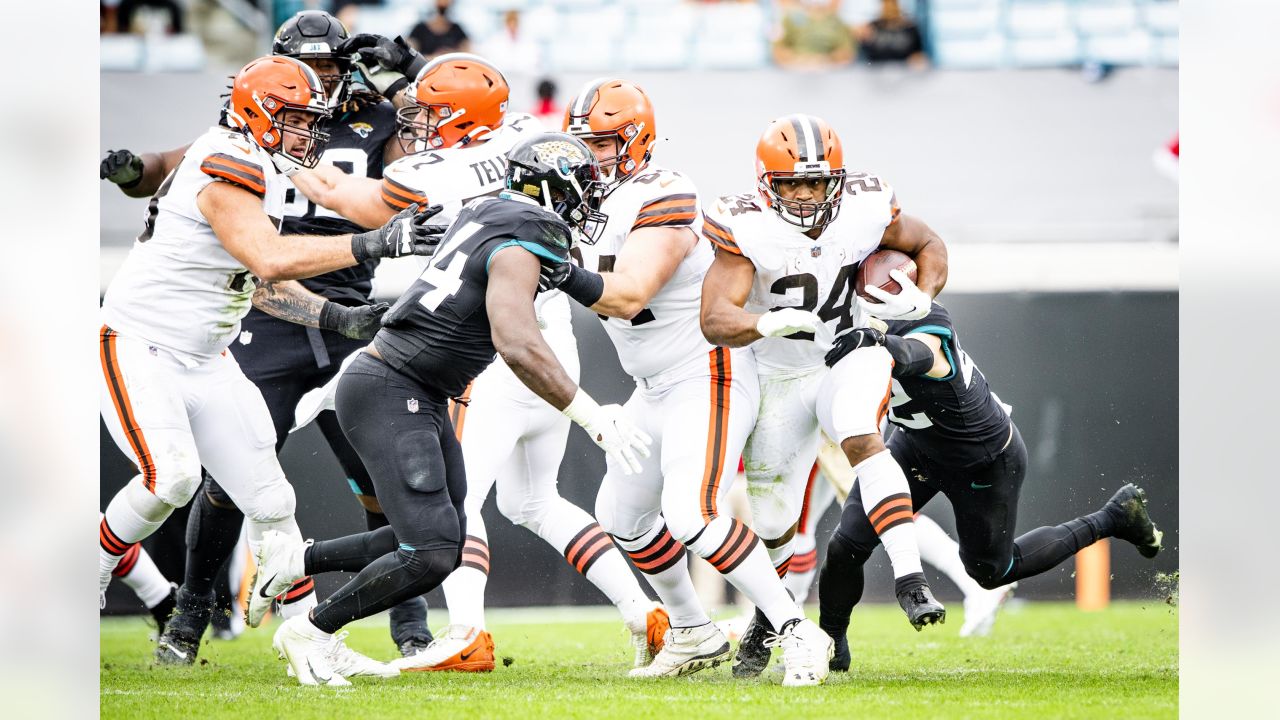 Nick Chubb, Kareem Hunt focused on their own game before going head-to-head  with Derrick Henry