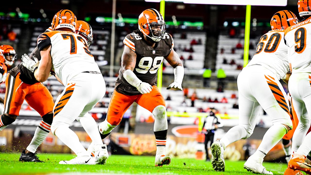 Nick Chubb, Kareem Hunt combine for 210 rushing yards in 35-30 victory over  Bengals - NBC Sports