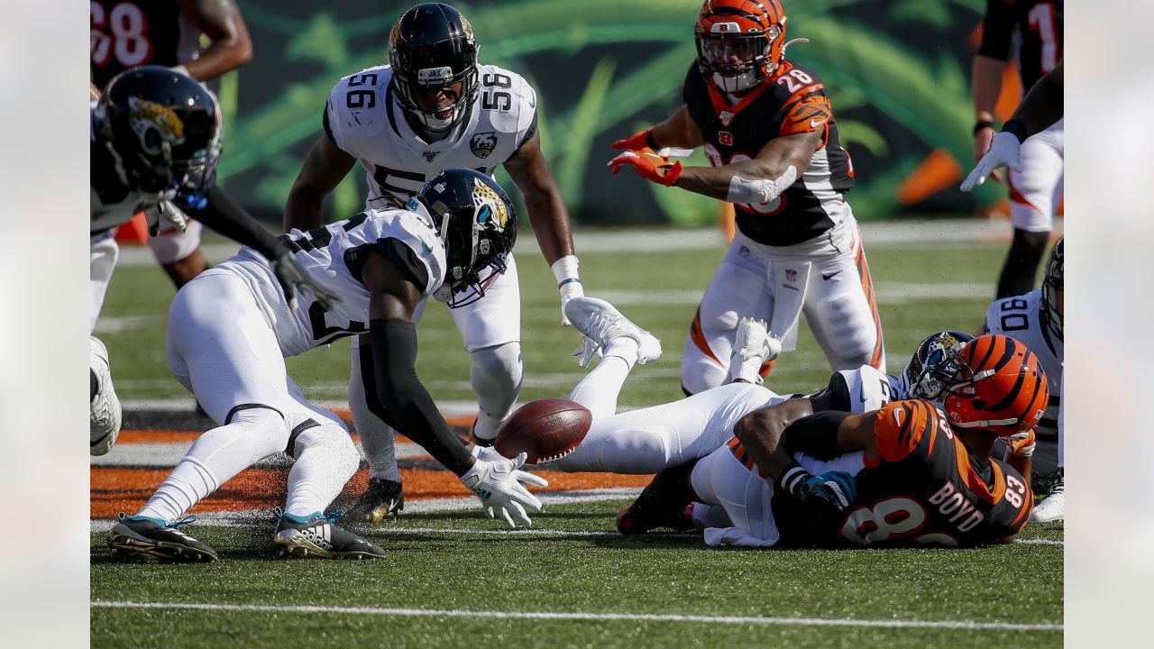 Cleveland Browns safety Ronnie Harrison Jr. (33) walks on the sideline  during an NFL football game against the Cincinnati Bengals, Monday, Oct.  31, 2022, in Cleveland. (AP Photo/Kirk Irwin Stock Photo - Alamy