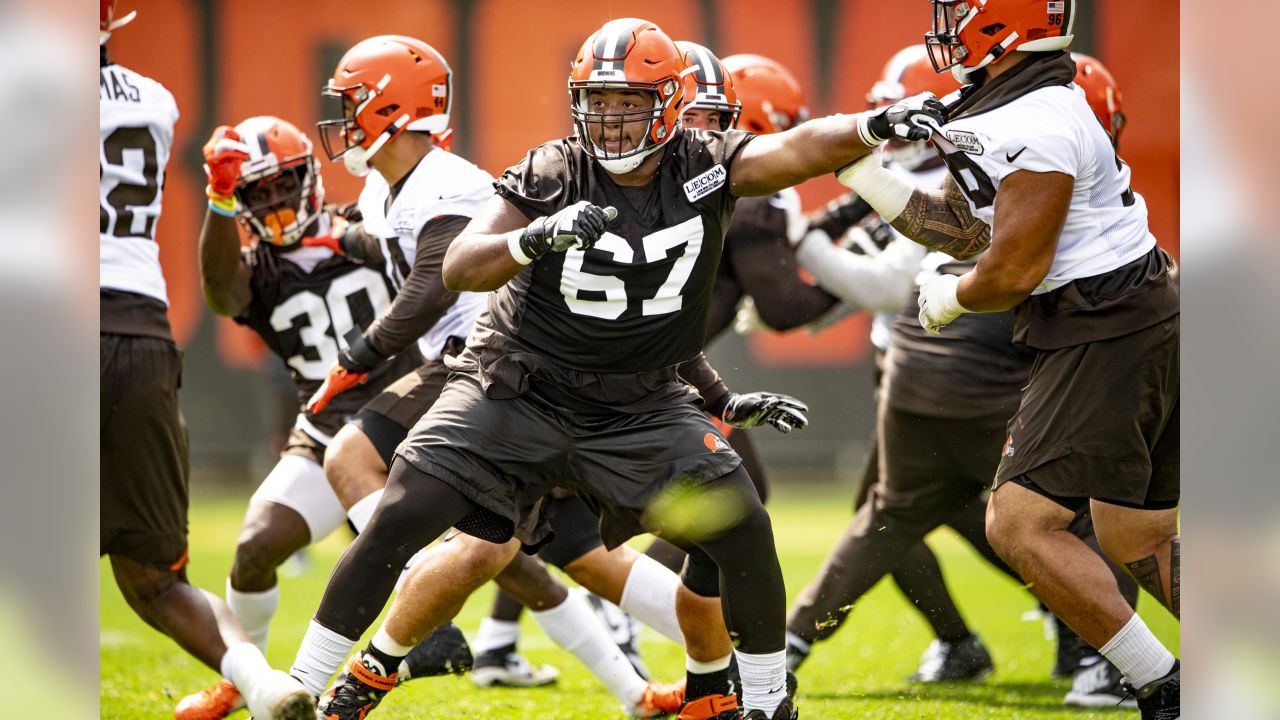 Wyatt Teller will start at right guard, Greg Robinson at left tackle when  Browns face Broncos