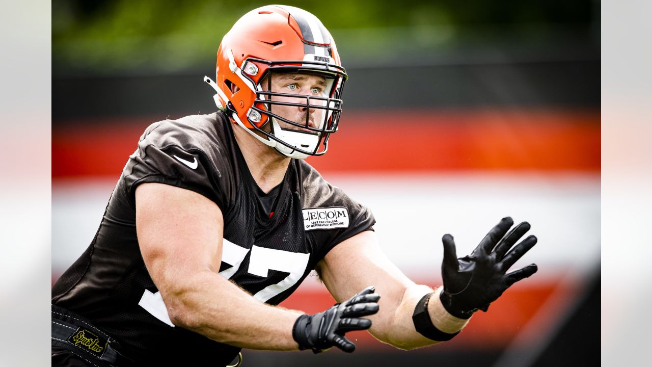 Wyatt Teller Cleveland Browns Practice-Used #77 Brown Jersey from the 2021  NFL Season