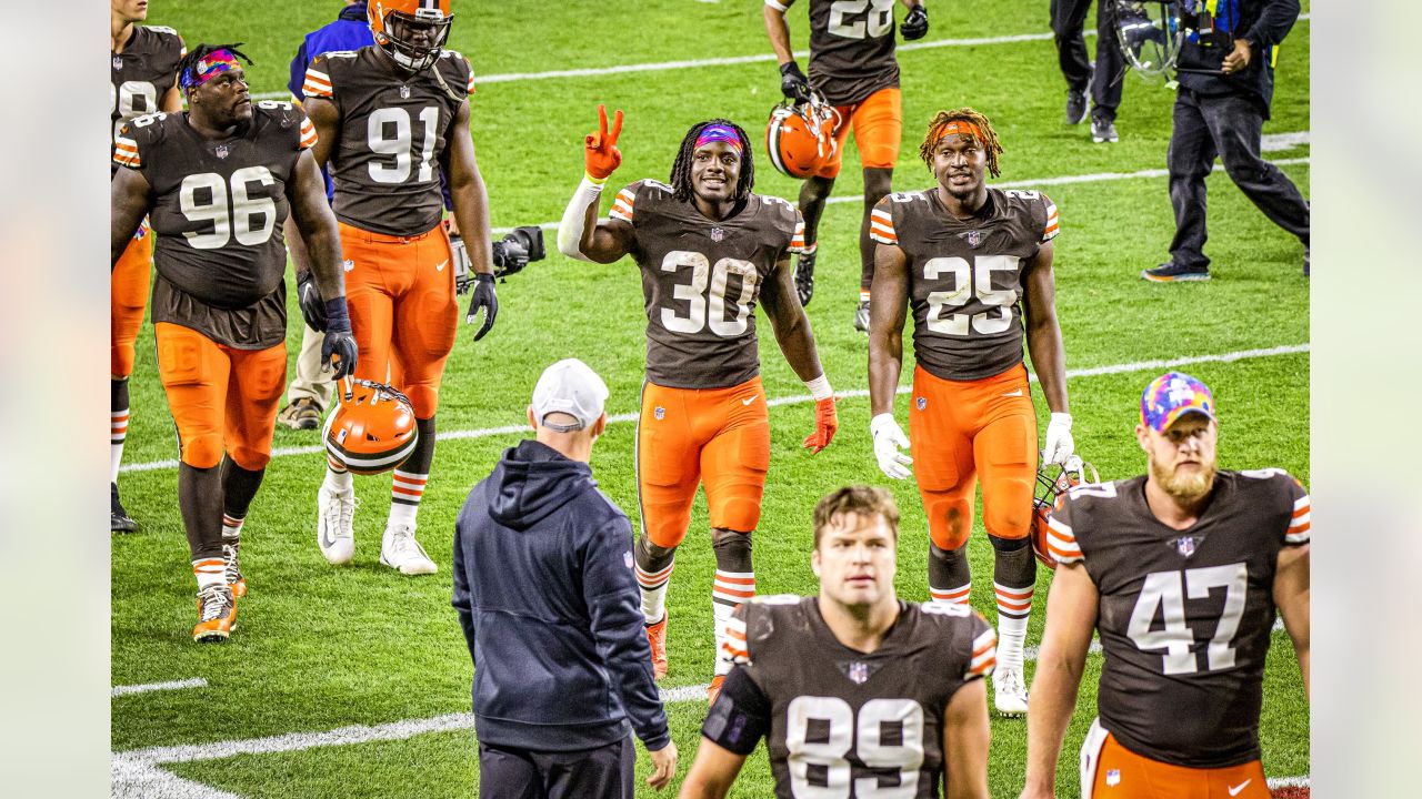 Cleveland Browns offensive tackle Chris Hubbard (74) lines up for play  during an NFL football game against the Indianapolis Colts, Sunday, Oct.  11, 2020, in Cleveland. (AP Photo/Kirk Irwin Stock Photo - Alamy