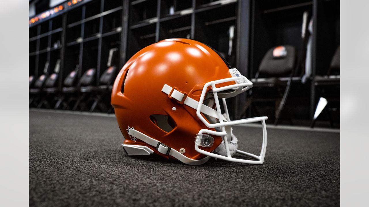 Cleveland Browns Considering Full-Time Switch To White Facemask, Logo  Update – SportsLogos.Net News