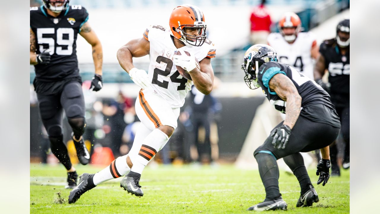 Jacksonville, FL, USA. 22nd Nov, 2020. Jacksonville Jaguars running back  James Robinson (30) during 1st half NFL football game between the  Pittsburgh Steelers and the Jacksonville Jaguars at TIAA Bank Field in