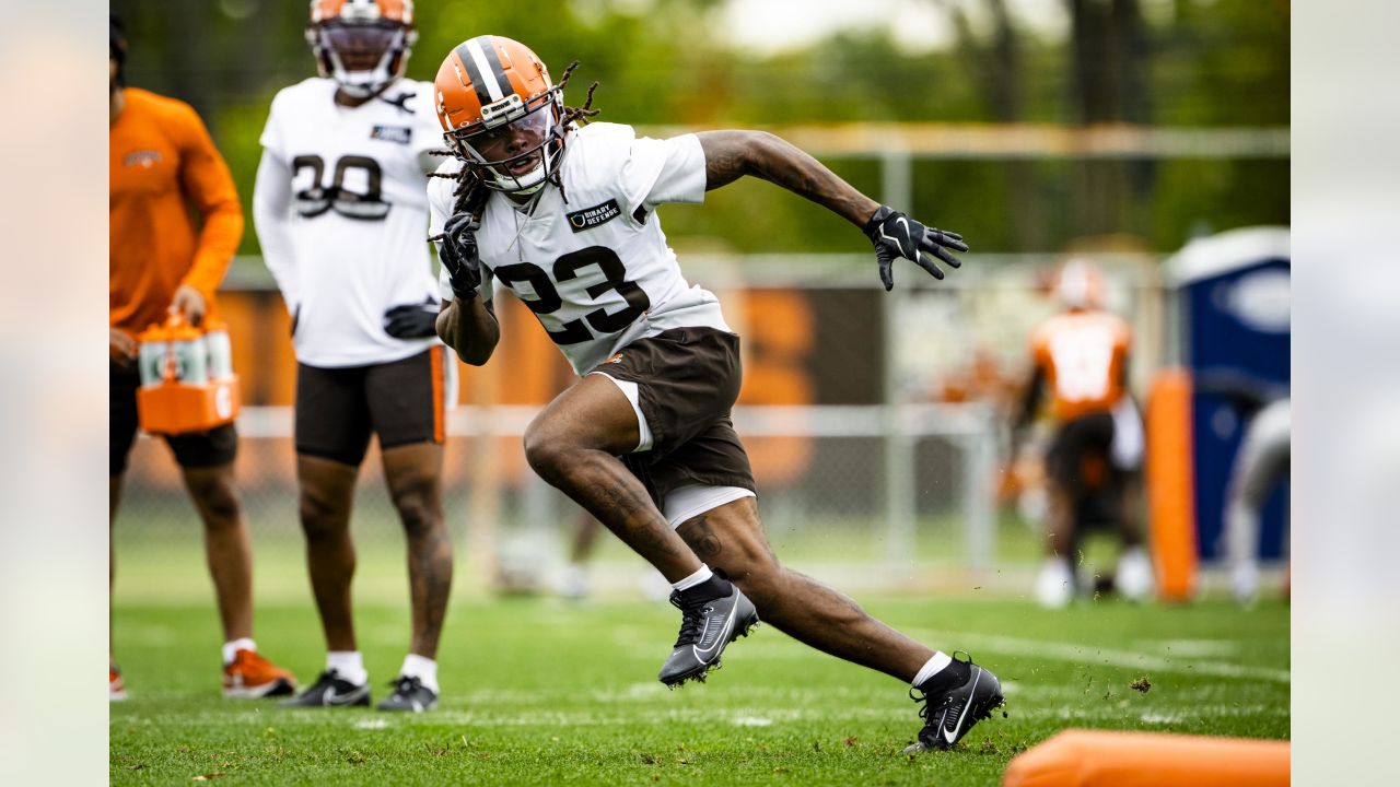 Browns receiver Amari Cooper making plays, fighting through injury as he  develops his connection with quarterback Deshaun Watson 