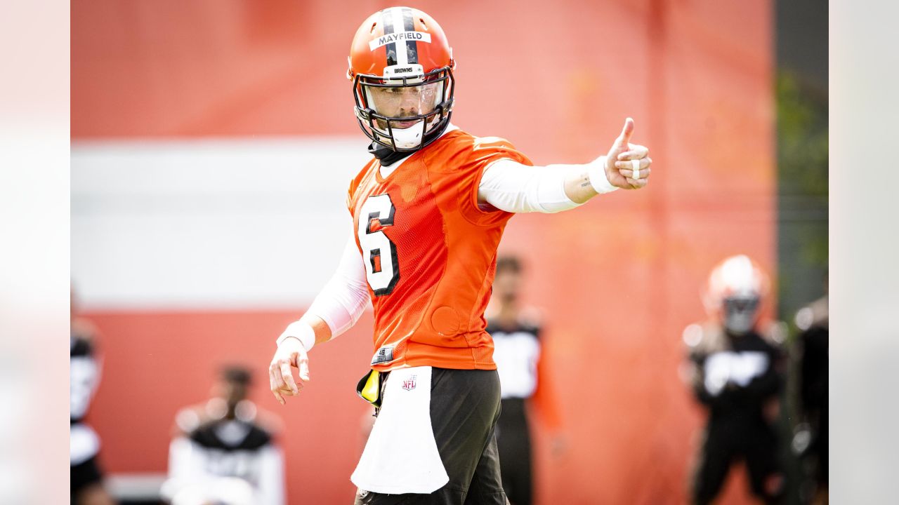 Cleveland Browns quarterback Baker Mayfield (6) and guard Joel Bitonio (75)  talk with head coac …