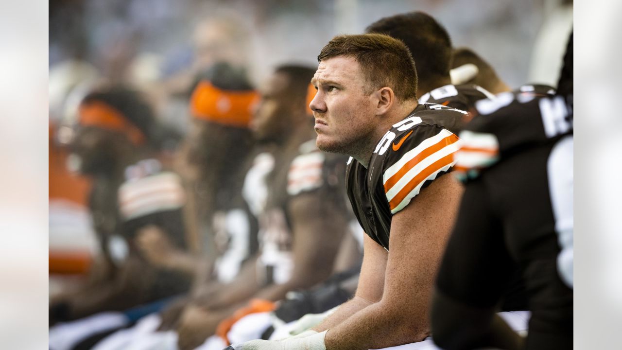 Browns agree to terms with C Ethan Pocic on 3-year extension