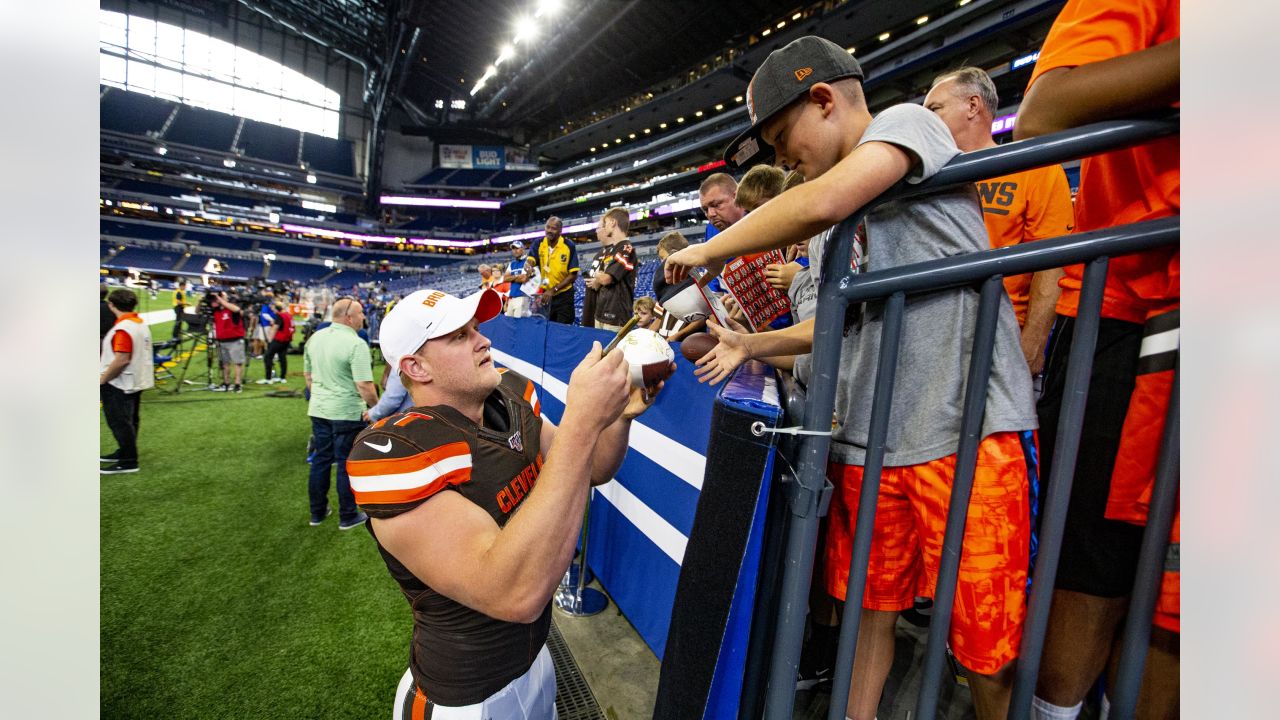 Browns long snapper Charley Hughlett agrees to four-year extension