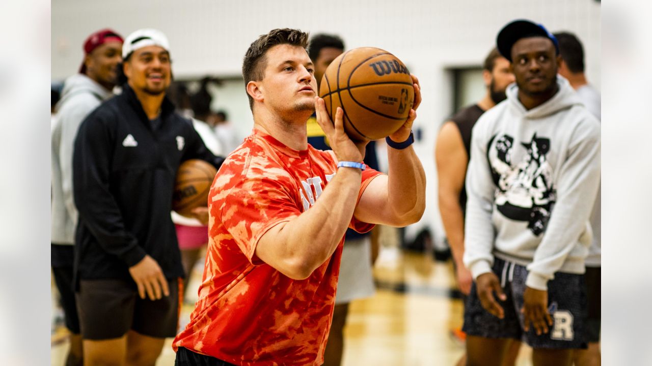 Photos: Browns Visit Cavaliers Practice Facility