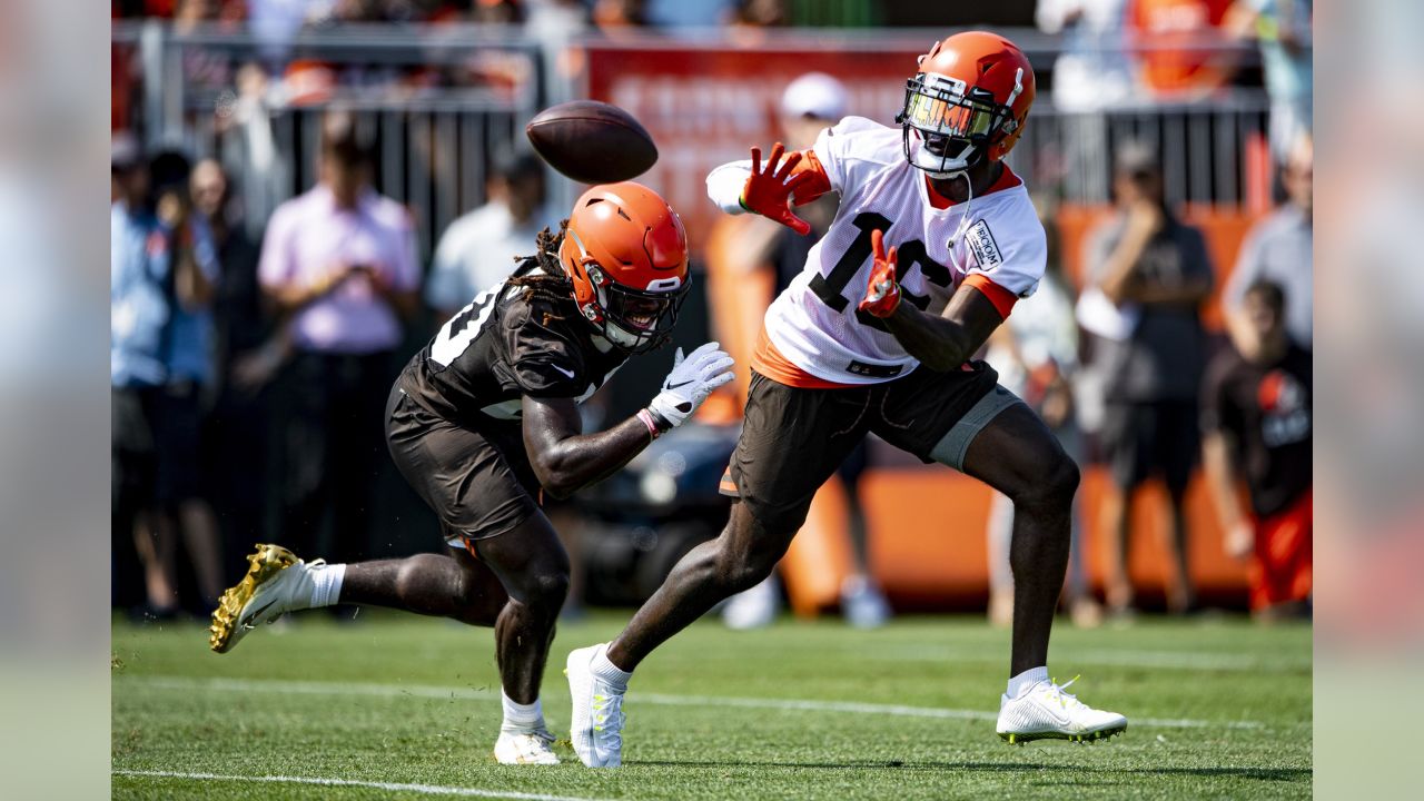 Cleveland Browns welcome fans to first open training camp of 2022 