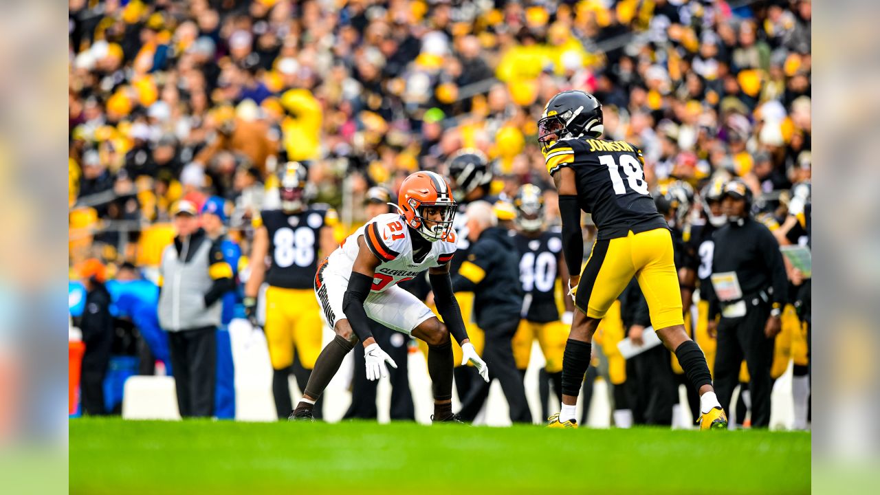 Browns end Steelers' four-game winning streak on surreal night in Cleveland