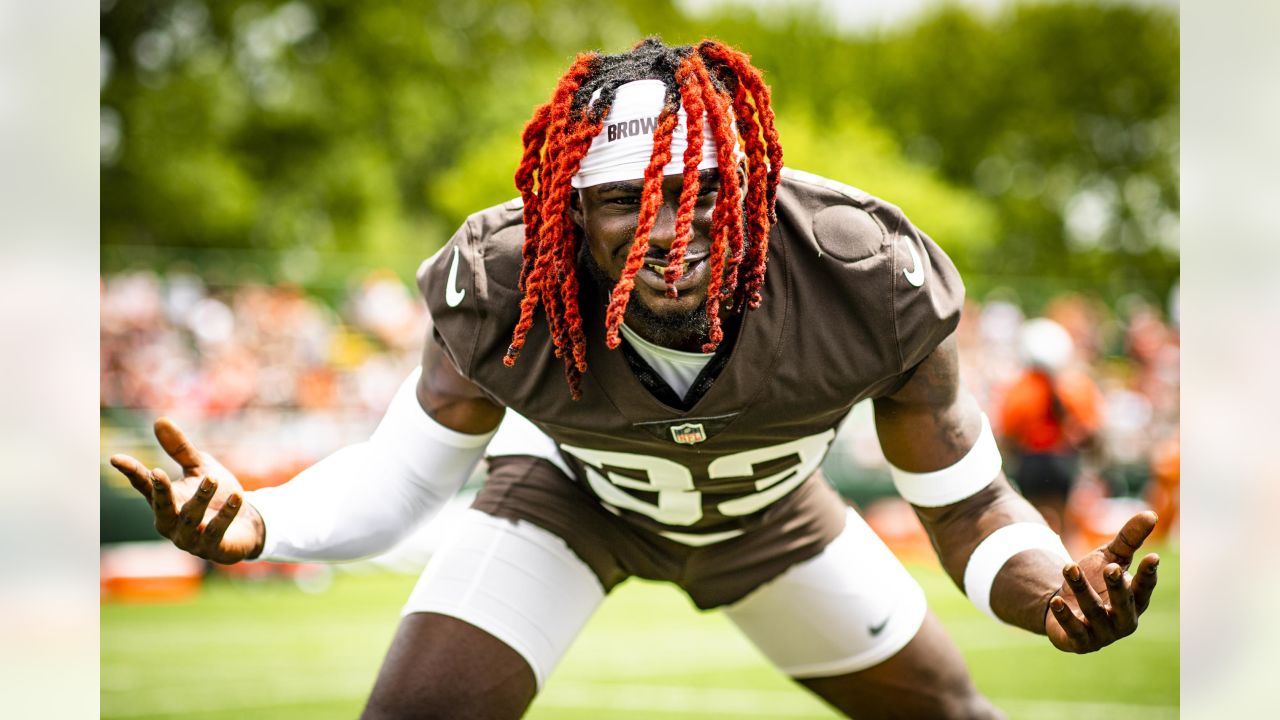 Browns: Kareem Hunt reps Nick Chubb jersey as team gets set for Titans