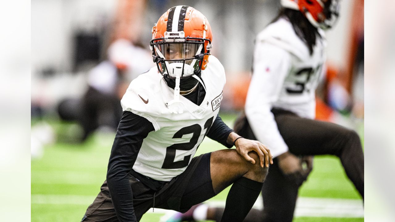 Browns' Sione Takitaki tests positive for COVID-19; will sit out Jaguars  game along with Myles Garrett and Denzel Ward 