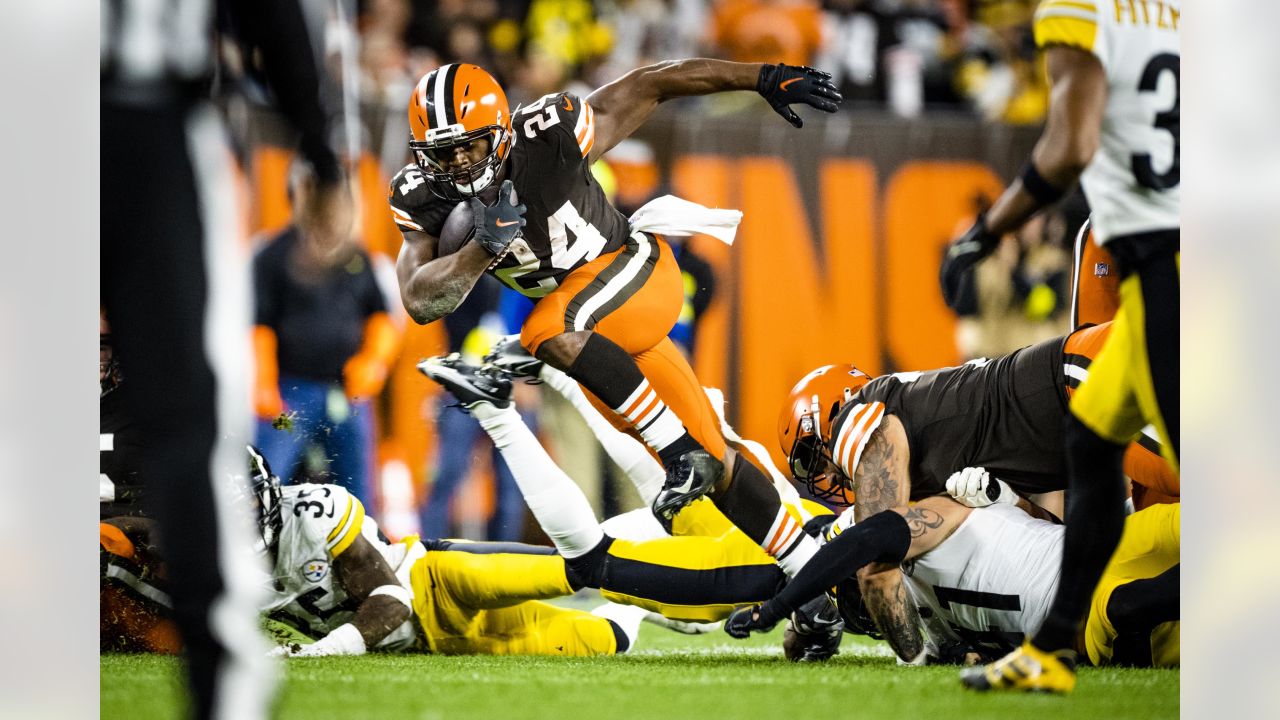 AFC running back Nick Chubb of the Cleveland Browns competes in the  Dodgeball Event at the 2022 Pro Bowl Skills Showdown, Wednesday, February  2, 2022, in Las Vegas. The event will be