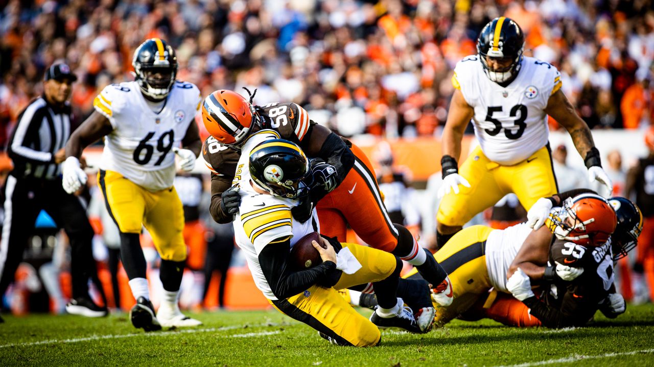 Shocking brawl mars Cleveland Browns' tense win over Pittsburgh Steelers, NFL