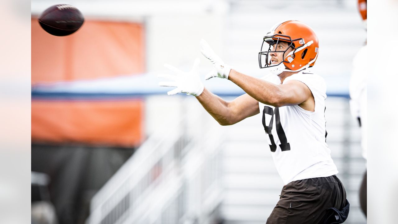 NFL Update] Browns HC Kevin Stefanski says he knew a big play was coming on  the first Steelers snap because his kids were jumping up and down upstairs.  Stefanski says his feed