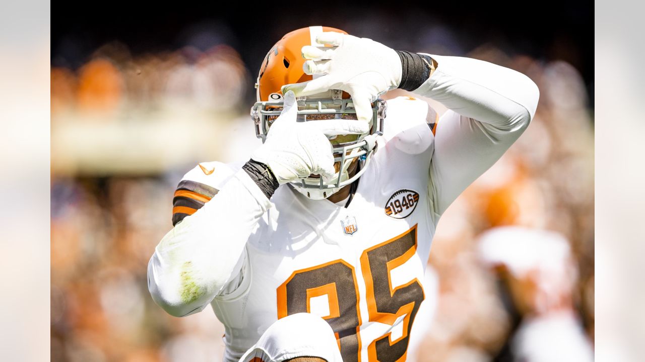 CLEVELAND, OH - NOVEMBER 21: Cleveland Browns tight end Harrison Bryant  (88) leaves the field following the National Football League game between  the Detroit Lions and Cleveland Browns on November 21, 2021