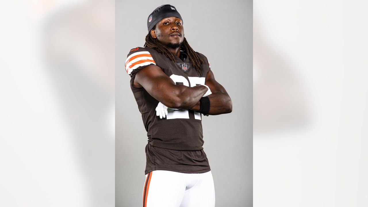 Kareem Hunt officially re-signs with the Cleveland Browns - Fake Teams