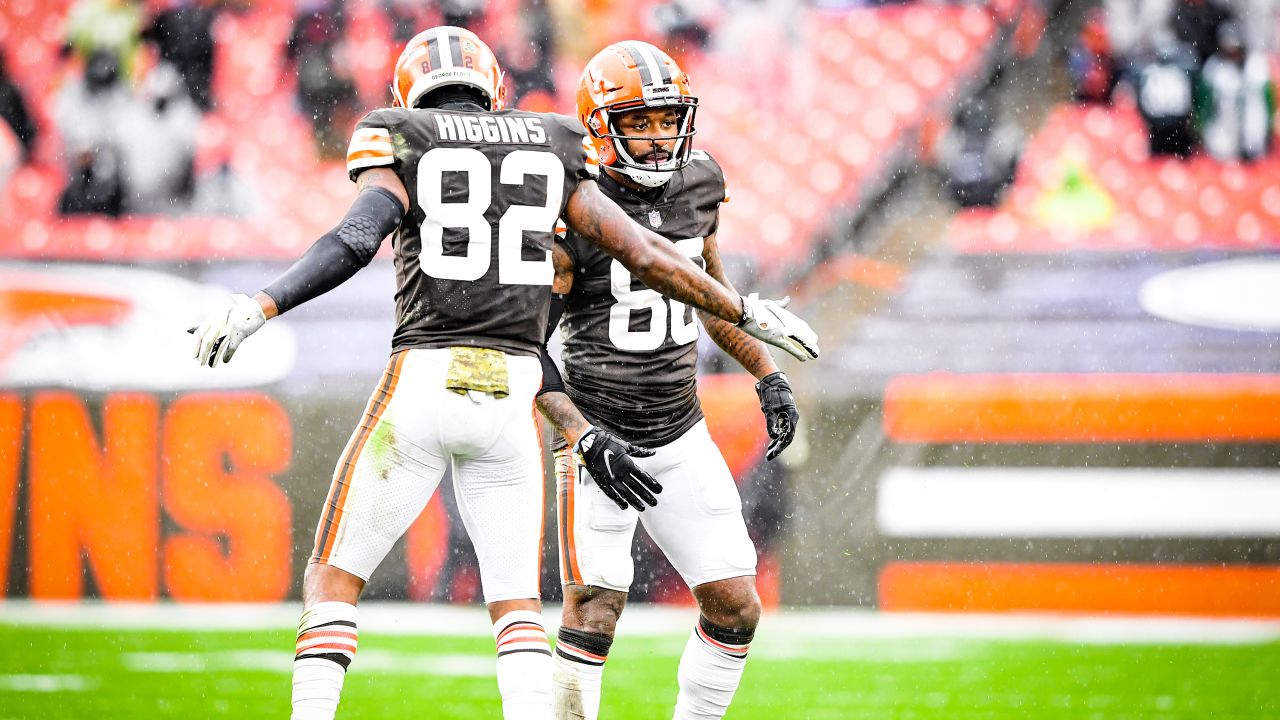 Cleveland Browns running back Kareem Hunt jogs off the field during pre-game  warm-ups before a NFL football game against the Baltimore Ravens, Sunday,  Oct. 23, 2022, in Baltimore. (AP Photo/Terrance Williams Stock