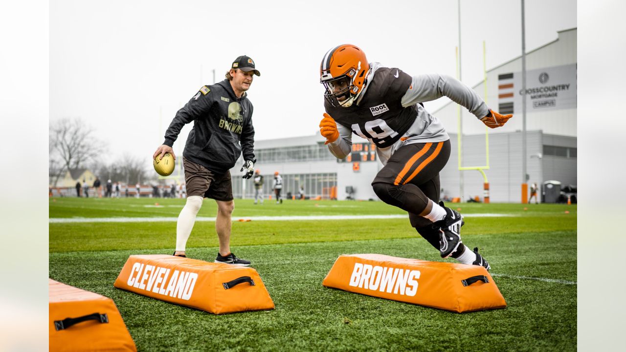 Browns WR Amari Cooper active for Bengals game after testing hip