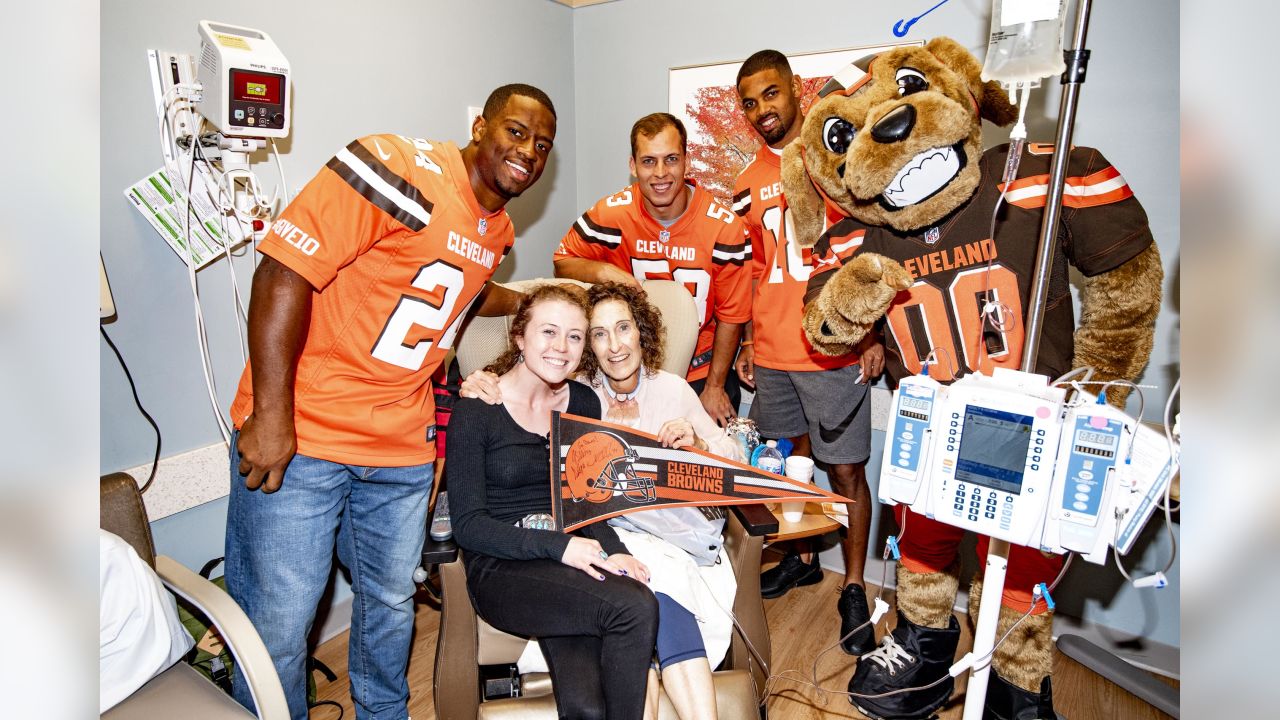 Photos: Browns visit University Hospitals ahead of Crucial Catch