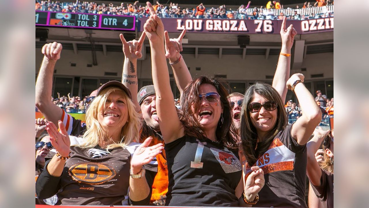 Cleveland Browns vs. Pittsburgh Steelers. Fans support on NFL Game.  Silhouette of supporters, big screen with two rivals in background Stock  Photo - Alamy