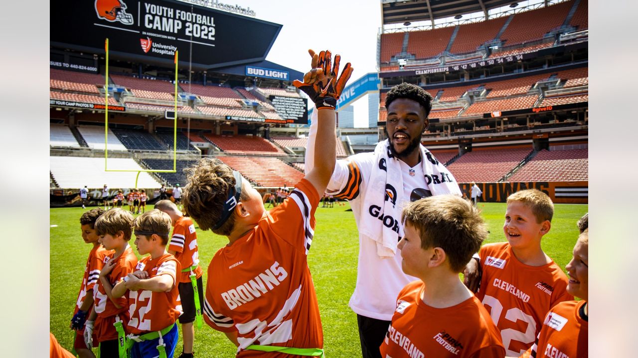 Cleveland Browns receiver David Bell participates in a drill during an NFL  football practice, Friday, May 13, 2022, in Berea, Ohio. (AP Photo/David  Dermer Stock Photo - Alamy