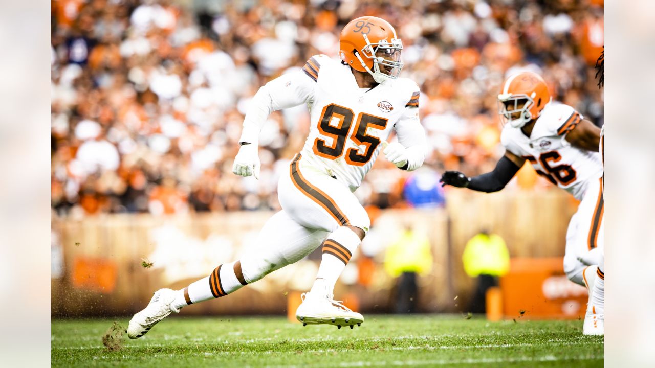 Cleveland Browns defensive end Myles Garrett (95) pursues a play