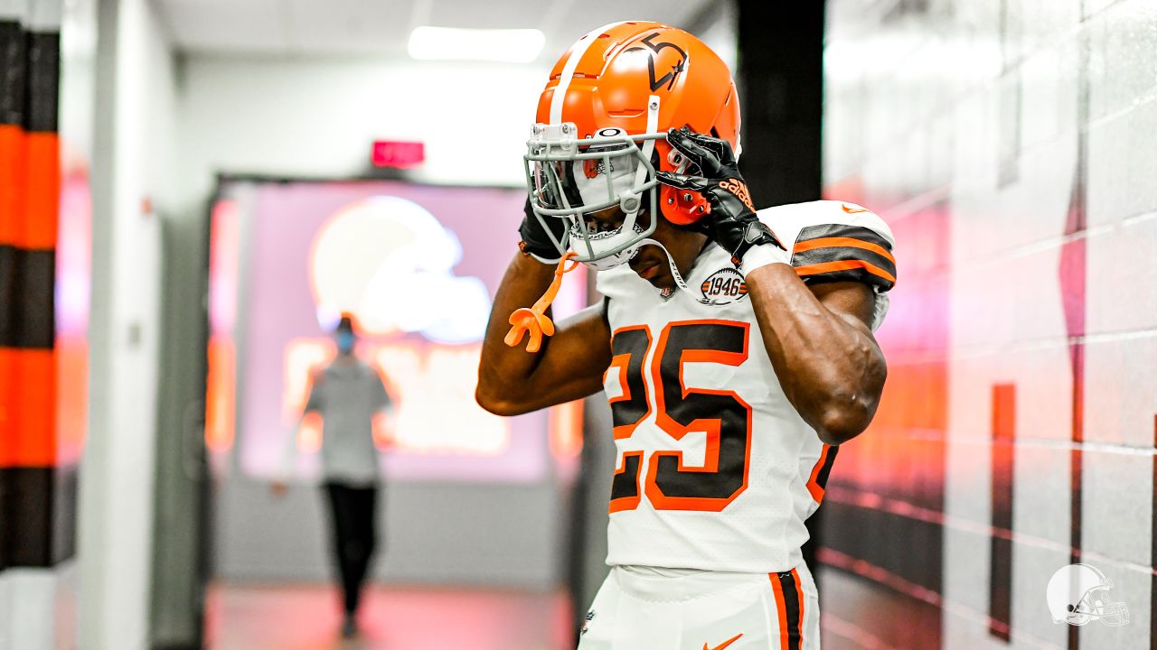 Kareem Hunt, Myles Garrett lead way in Browns win over Bears