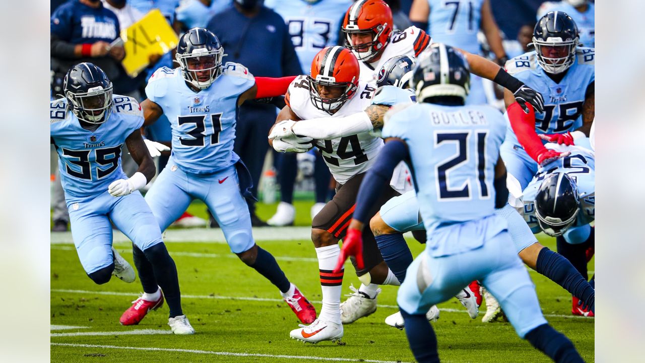 Browns blitz Titans with historic 1st half, win 4th in a row