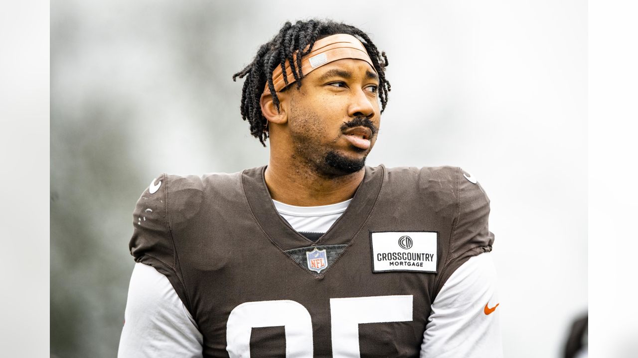 Browns' Myles Garrett shows up in Grim Reaper costume for game vs