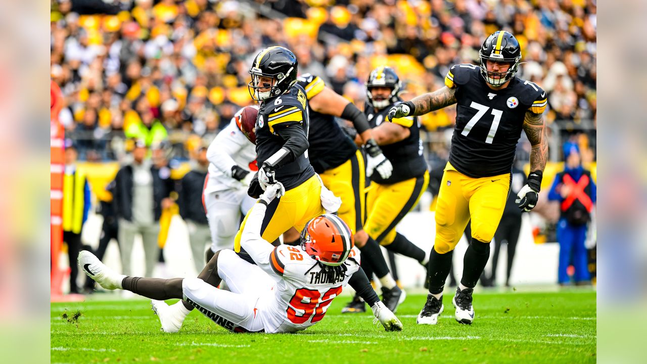 Browns end Steelers' four-game winning streak on surreal night in