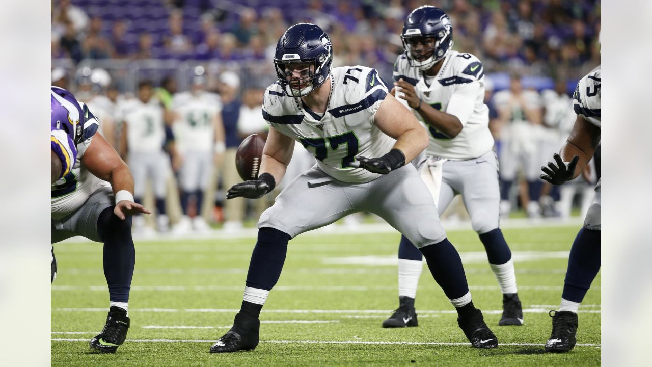 Browns and former Seahawks starting center Ethan Pocic agree on a