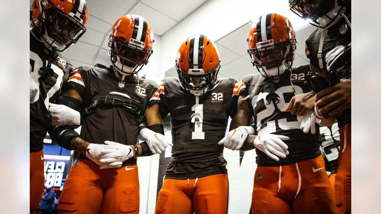 Cleveland Browns' defense giving itself 'no excuses' in 2022 after