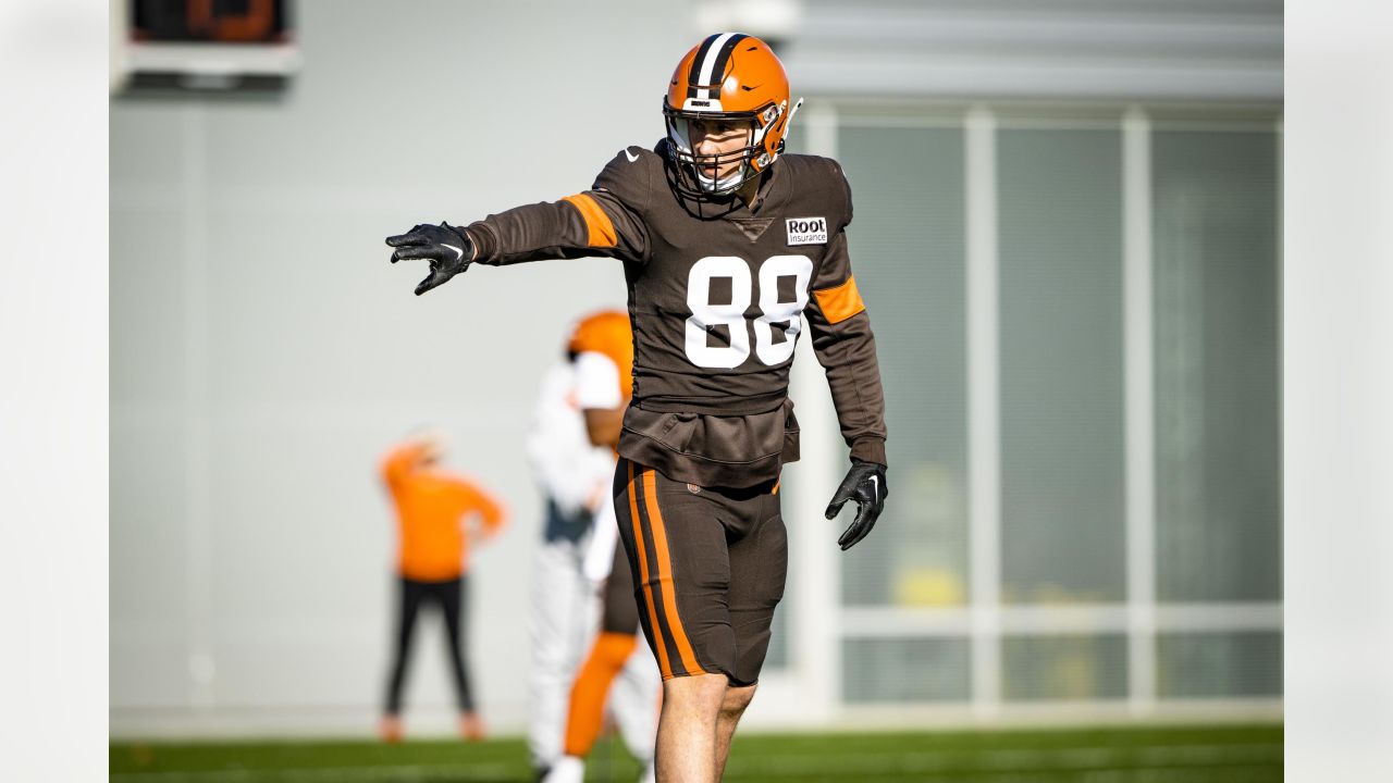 Browns LB Jeremiah Owusu-Koramoah and TE David Njoku ruled out for the  Dolphins game 