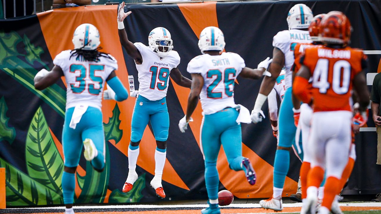 Miami Dolphins’ Jakeem Grant leaves Browns game after injuring ankle