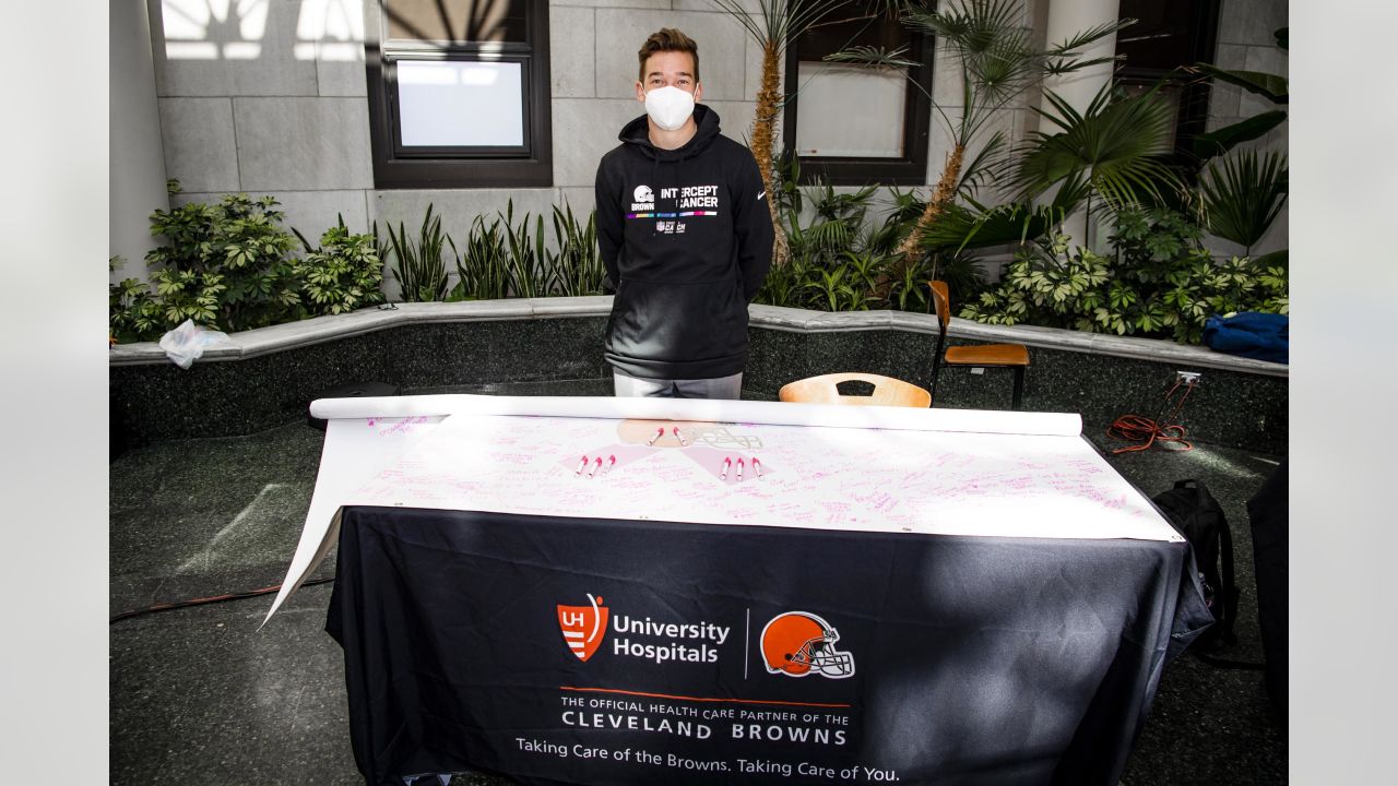 Photos: Browns visit University Hospitals ahead of Crucial Catch