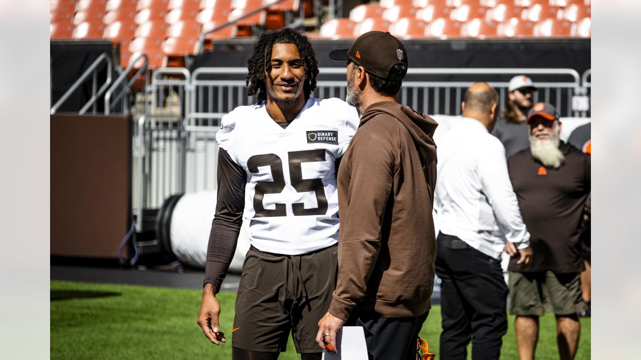 Cleveland Browns running back Jerome Ford (34) warms up prior to the start  of an NFL preseason football game against the Philadelphia Eagles, Sunday,  Aug. 21, 2022, in Cleveland. (AP Photo/Kirk Irwin