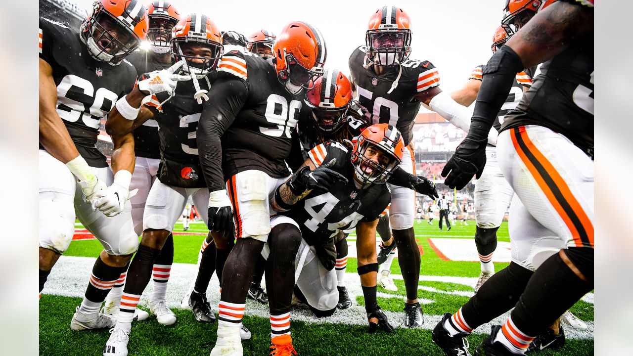 Cleveland Browns post throwback of Kareem Hunt and Nick Chubb as gruesome  injury forces NFL giants to go full circle