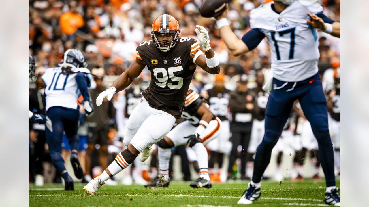 Myles Garrett, Deshaun Watson carry Browns past Titans 27-3