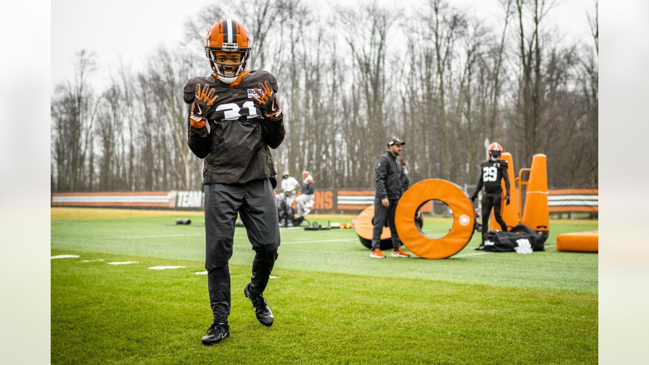 Browns WR Amari Cooper active for Bengals game after testing hip injury in  pre-game warmups 