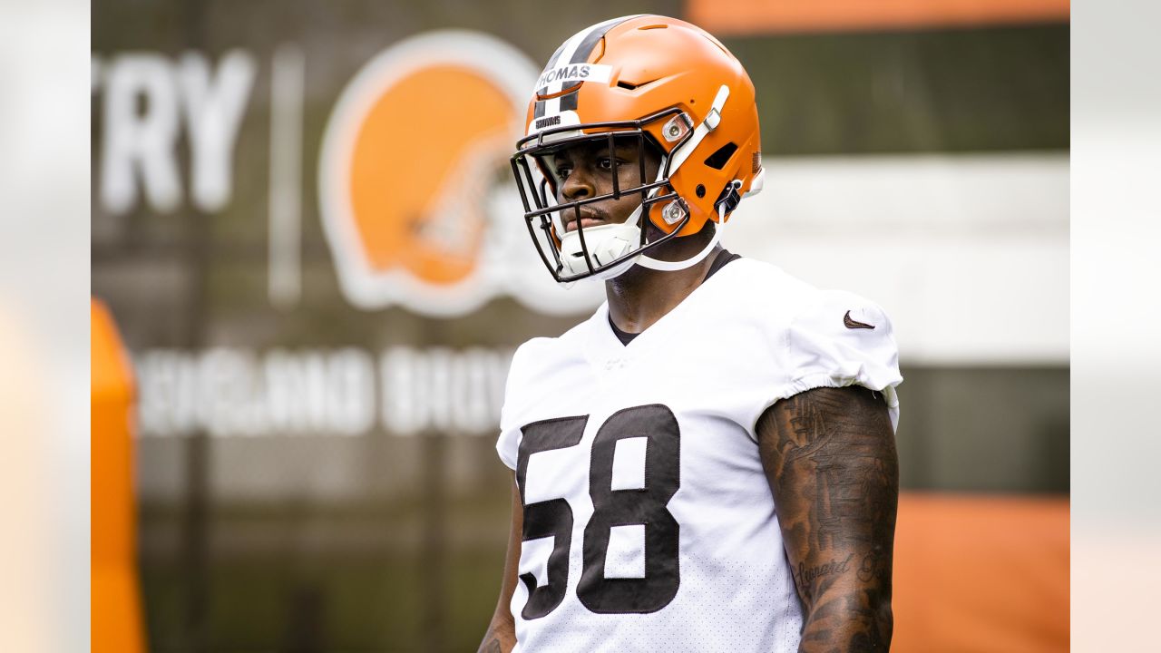 With Alex Wright, Browns have another DE who appreciates artistic