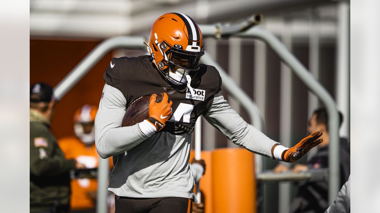 Cleveland Browns take a dig at Chicago Bears new orange helmet