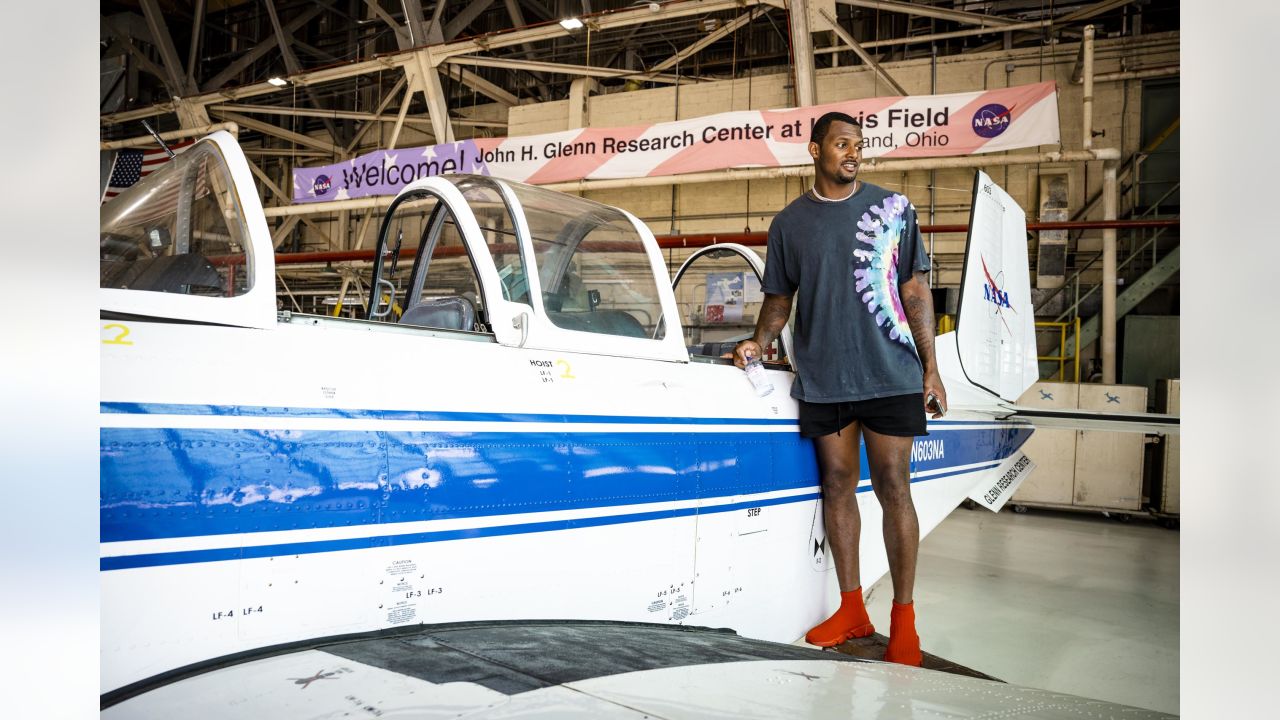 Browns QB Josh Dobbs takes teammates on field trip to NASA's Glenn Research  Center